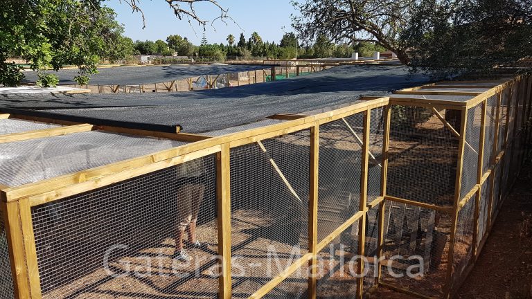 Gehege mit Sonenschutz